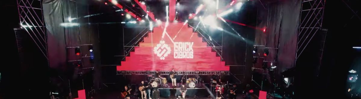 Escenario de mi primer show como VJ en Coroico